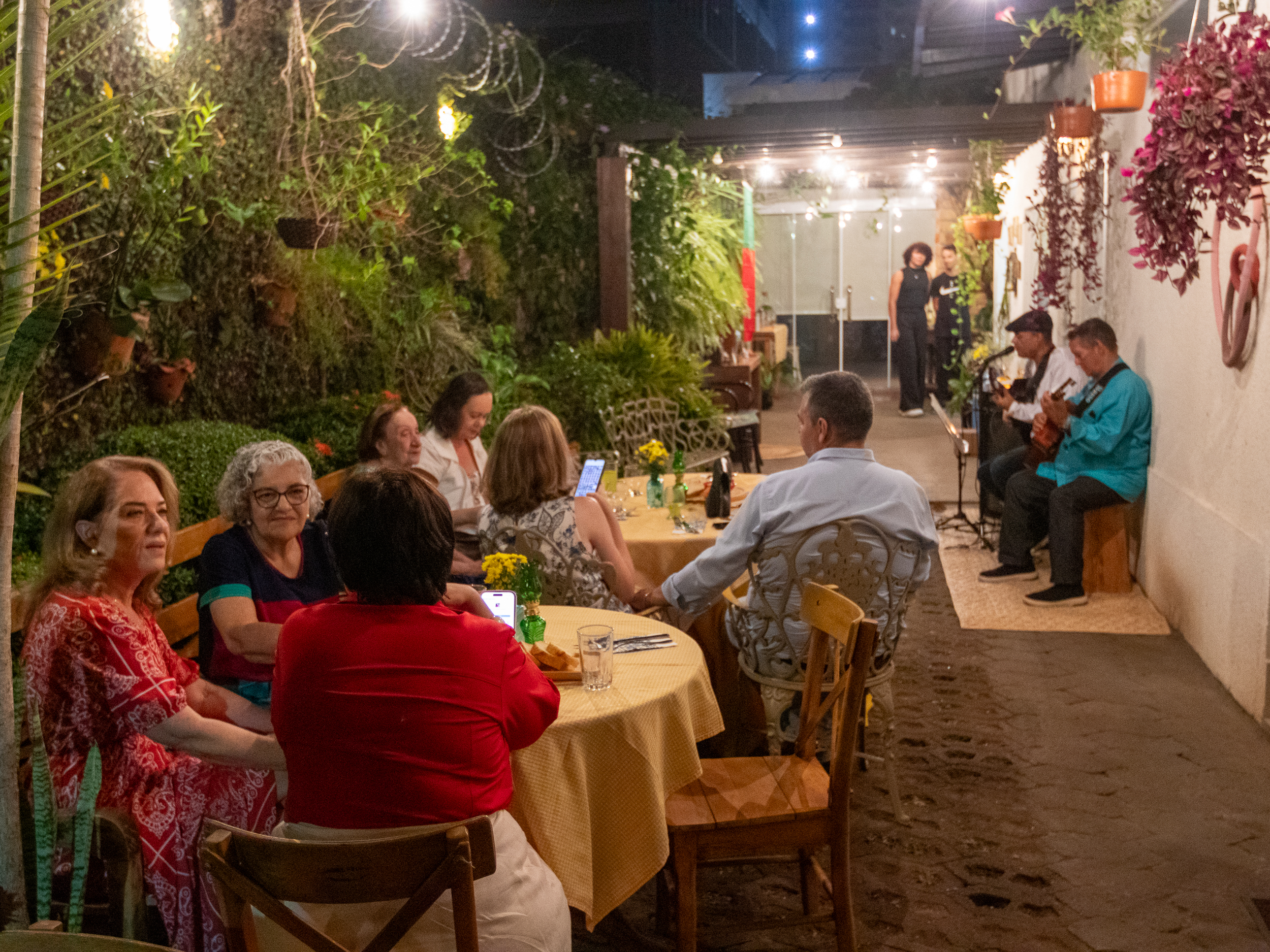 Espaço ao ar livre do Jardim Magnólia, na Rua 24 de Outubro, em Cuiabá